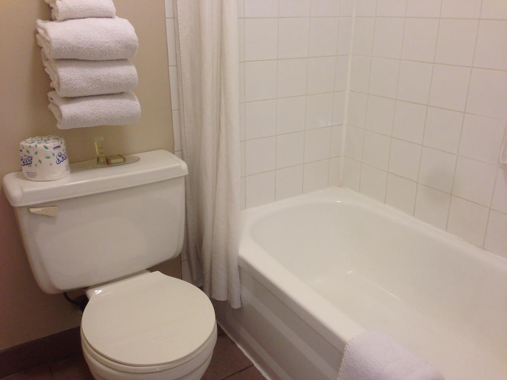 Hotel Super 8 Village 2*
