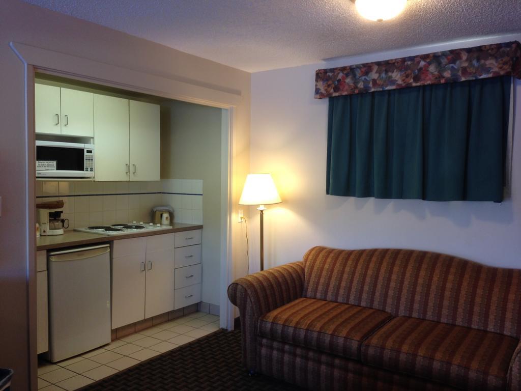 Super 8 Village Hotel