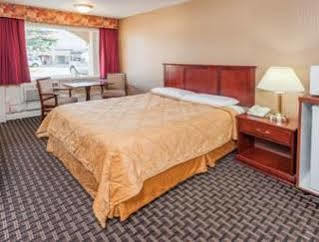 Super 8 Village Hotel