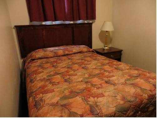 Super 8 Village Hotel 2*